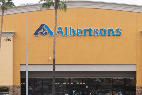 Washington court temporarily blocks Albertsons’ $4 bln dividend payment [Deals Market Headlines | Breaking Stock Market News | Reuters]